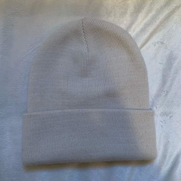 Cream coloured toque - Picture 1 of 4
